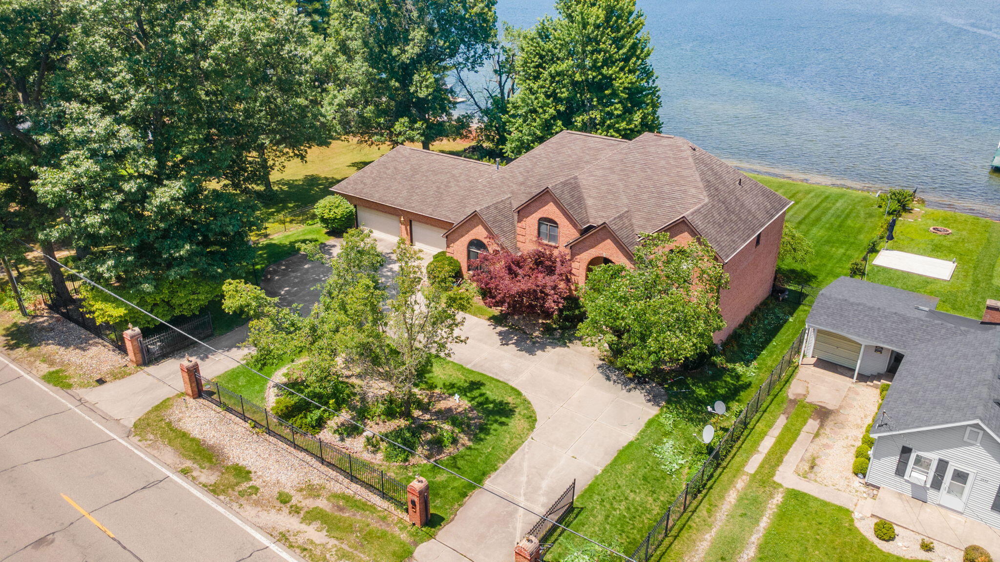 2647 Lake Shore Drive Niles MI 49120