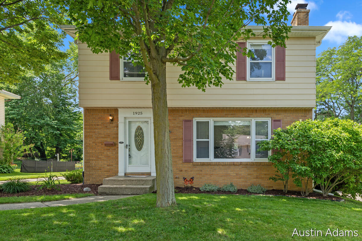 1925 Emerald Avenue NE Grand Rapids MI 49505