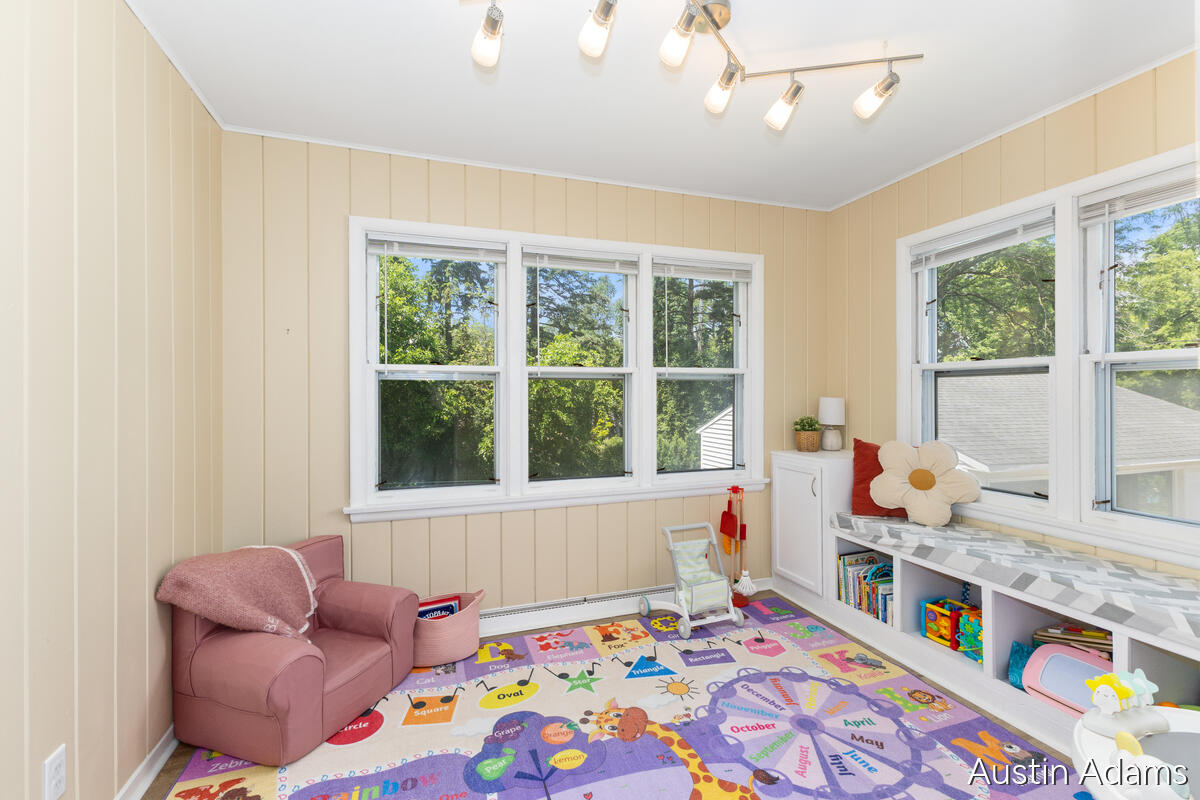 1925 Emerald Avenue NE Grand Rapids MI 49505