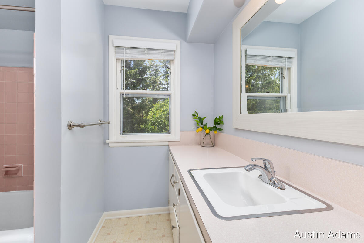 1925 Emerald Avenue NE Grand Rapids MI 49505