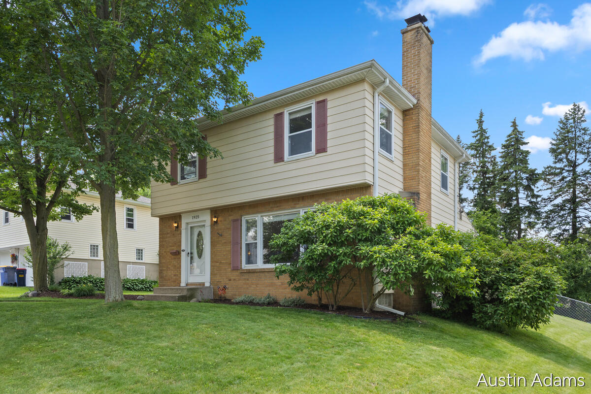 1925 Emerald Avenue NE Grand Rapids MI 49505