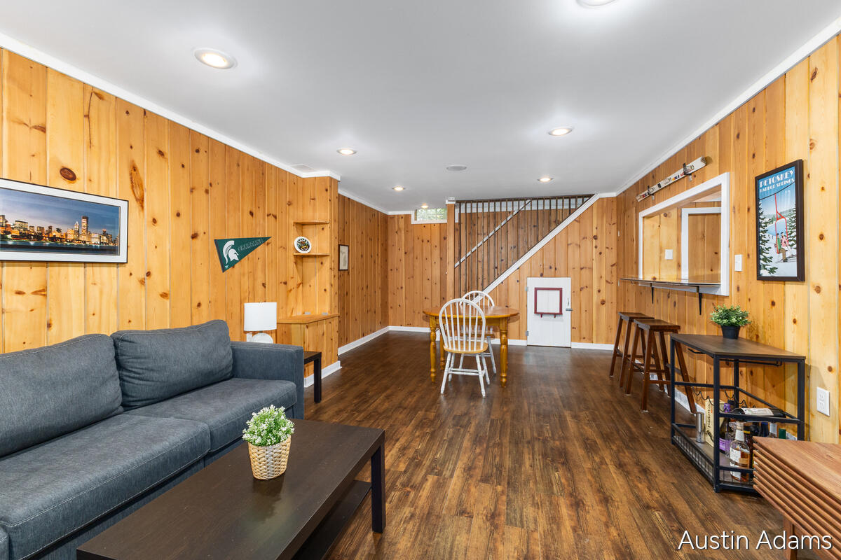 1925 Emerald Avenue NE Grand Rapids MI 49505