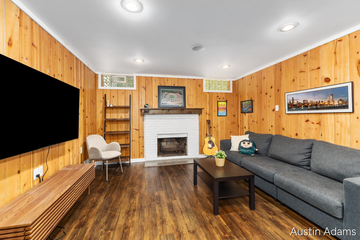 1925 Emerald Avenue NE Grand Rapids MI 49505