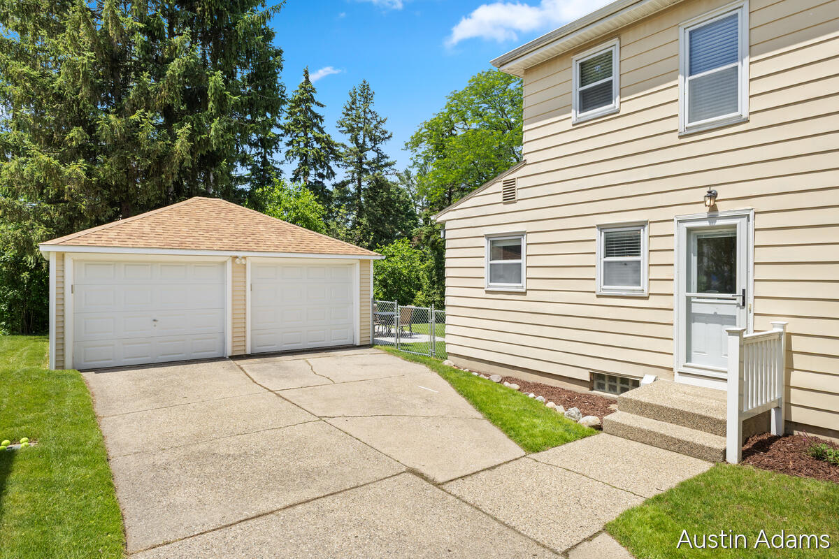 1925 Emerald Avenue NE Grand Rapids MI 49505