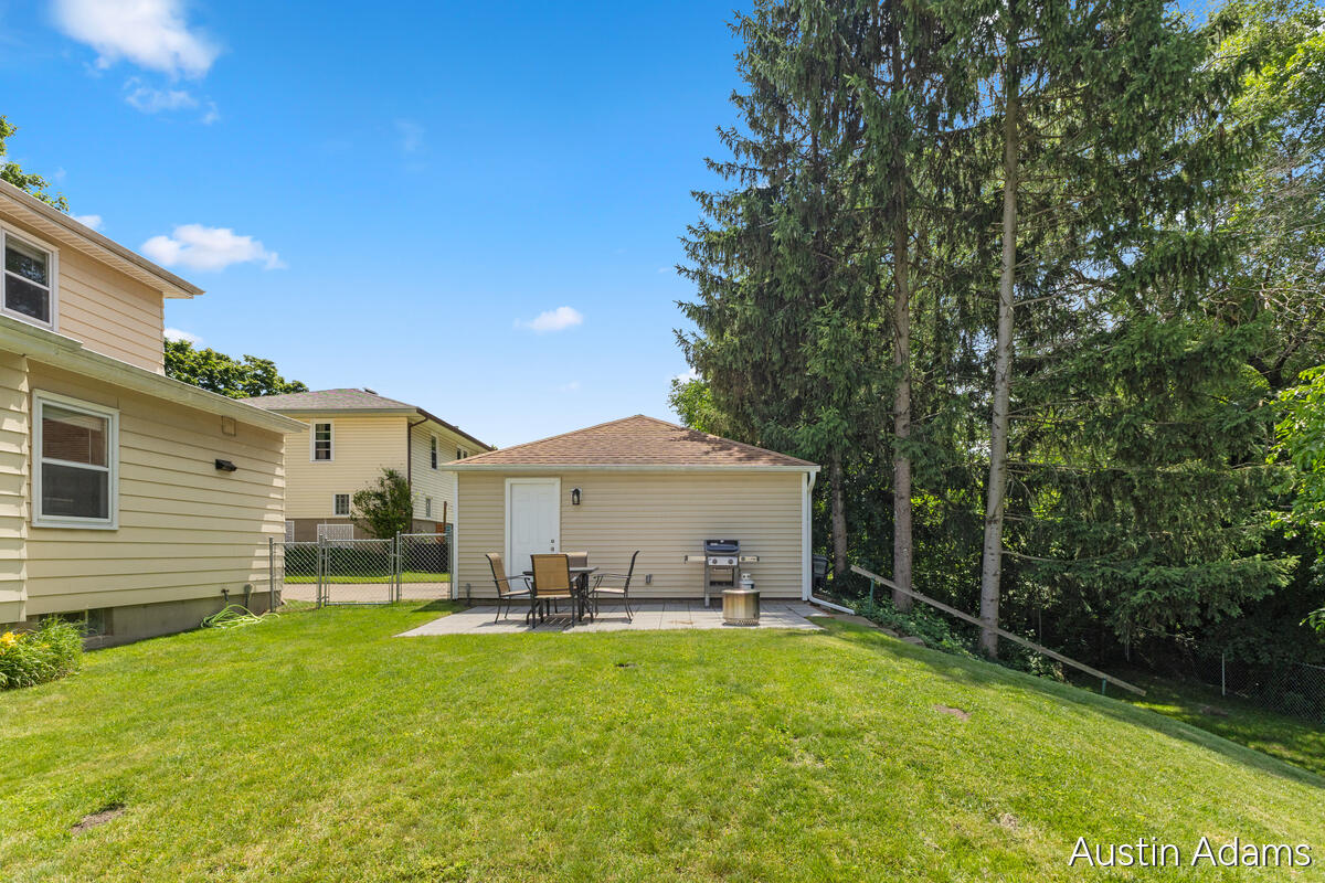 1925 Emerald Avenue NE Grand Rapids MI 49505