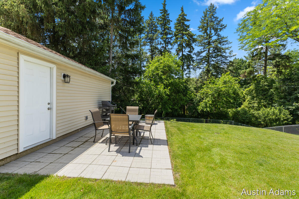 1925 Emerald Avenue NE Grand Rapids MI 49505
