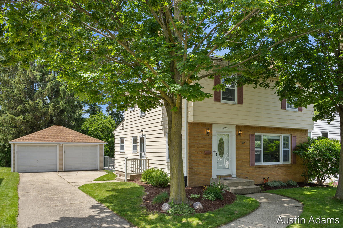 1925 Emerald Avenue NE Grand Rapids MI 49505