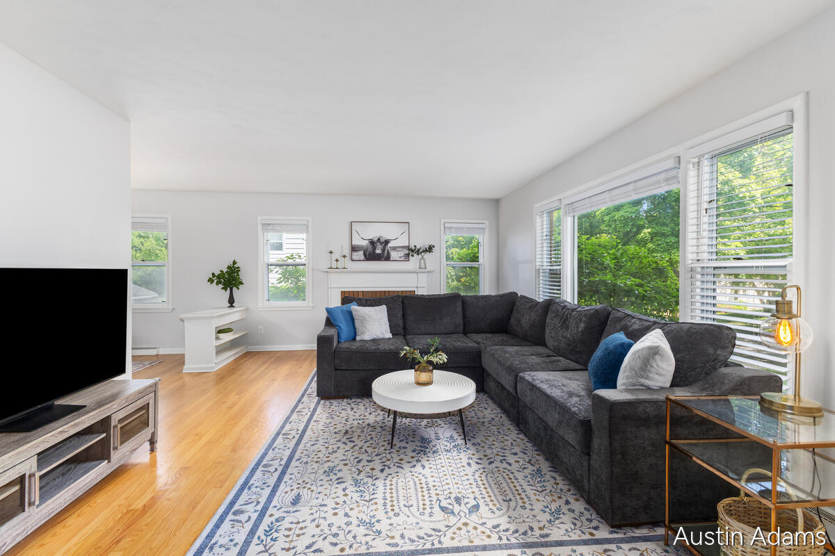 1925 Emerald Avenue NE Grand Rapids MI 49505