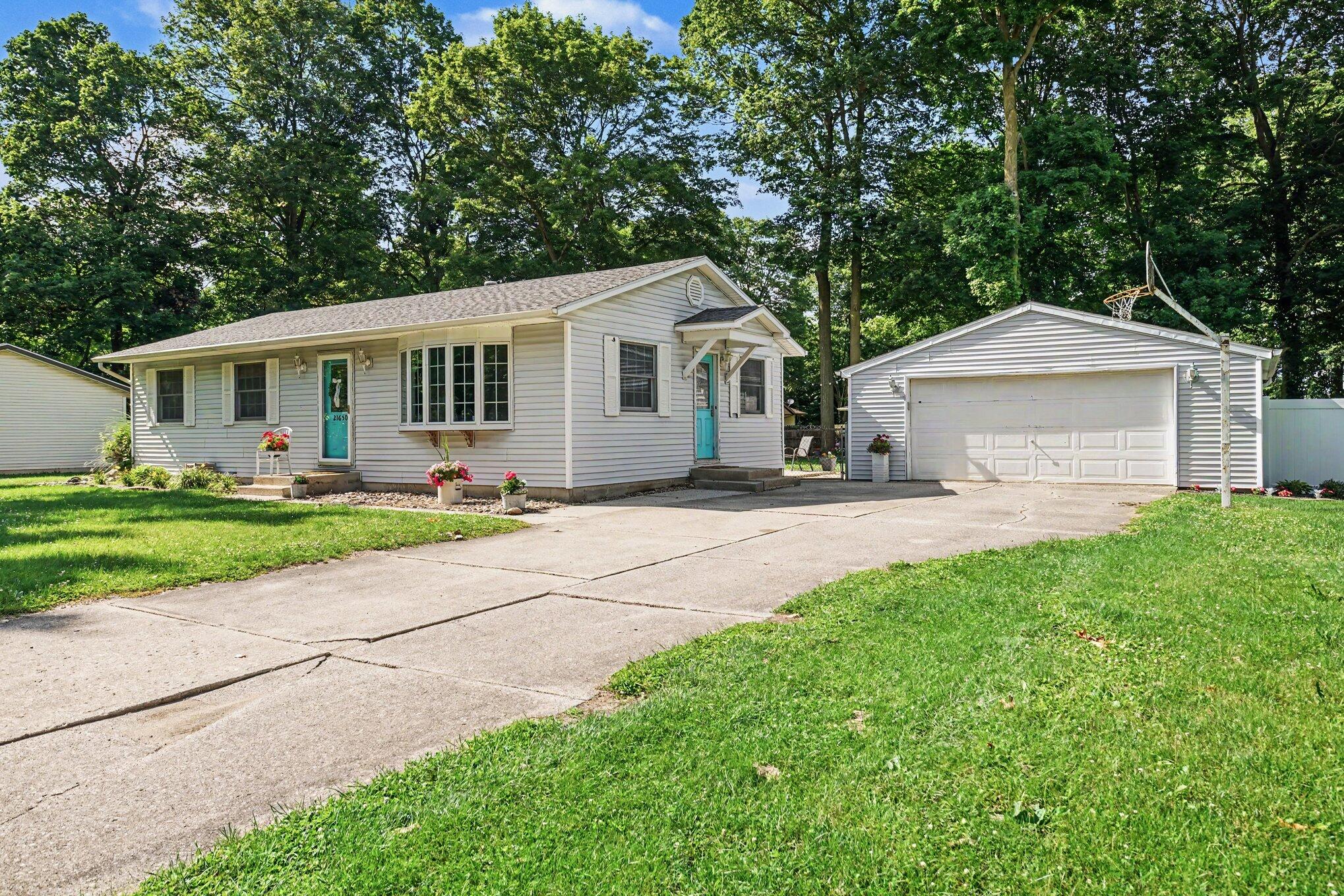 21650 Maple Glen Drive Edwardsburg MI 49112