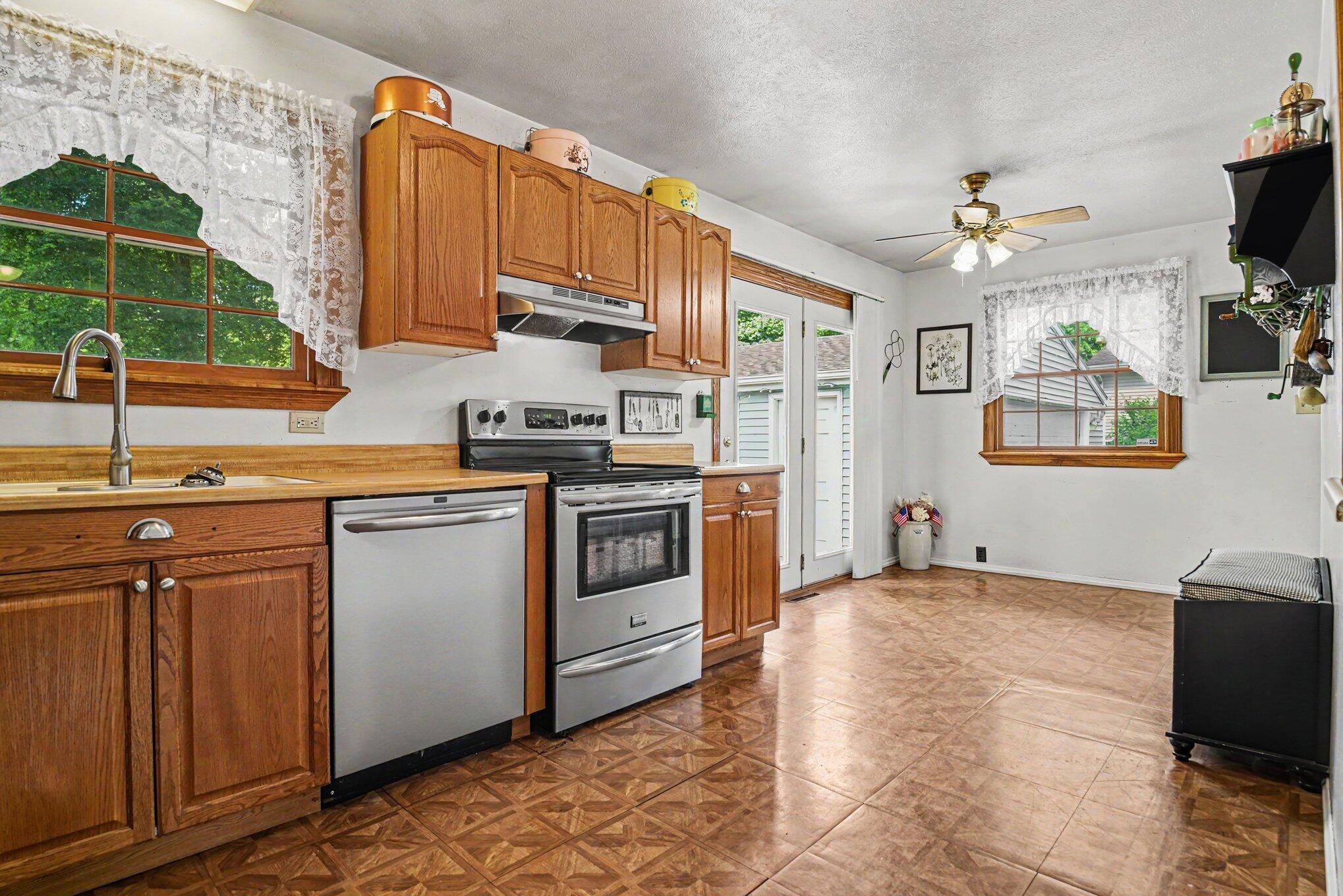 21650 Maple Glen Drive Edwardsburg MI 49112