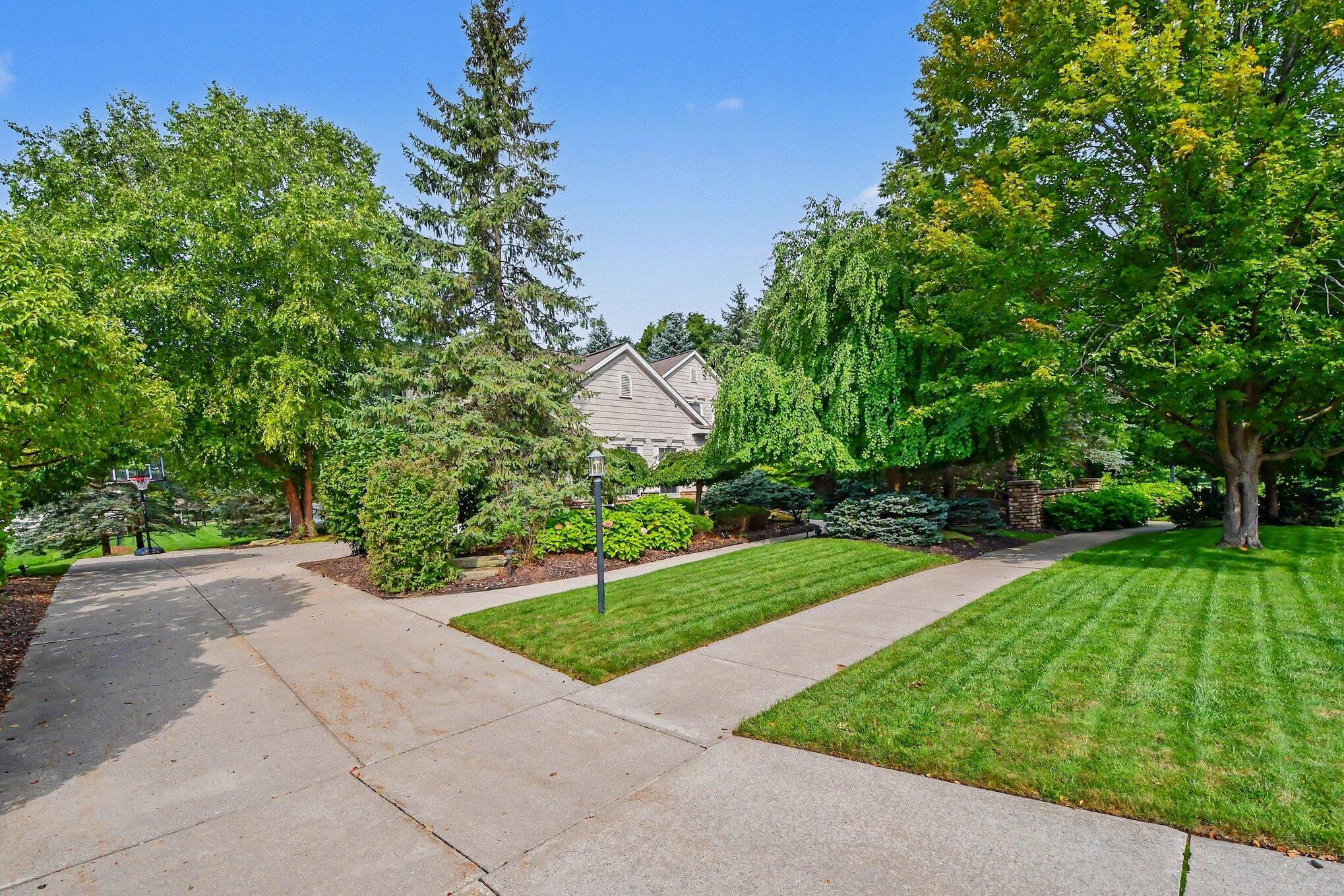 1219 Stoneshire Drive SE Grand Rapids MI 49546