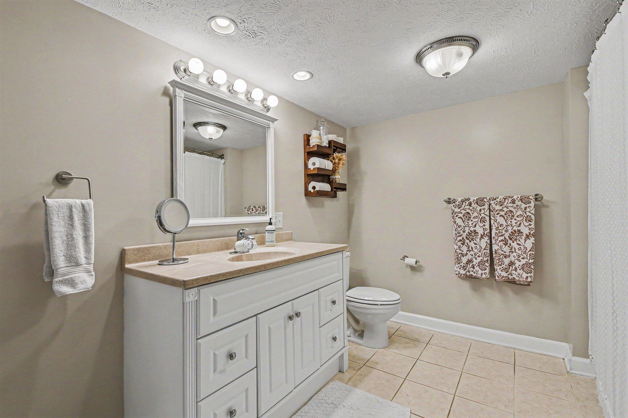 1219 Stoneshire Drive SE Grand Rapids MI 49546