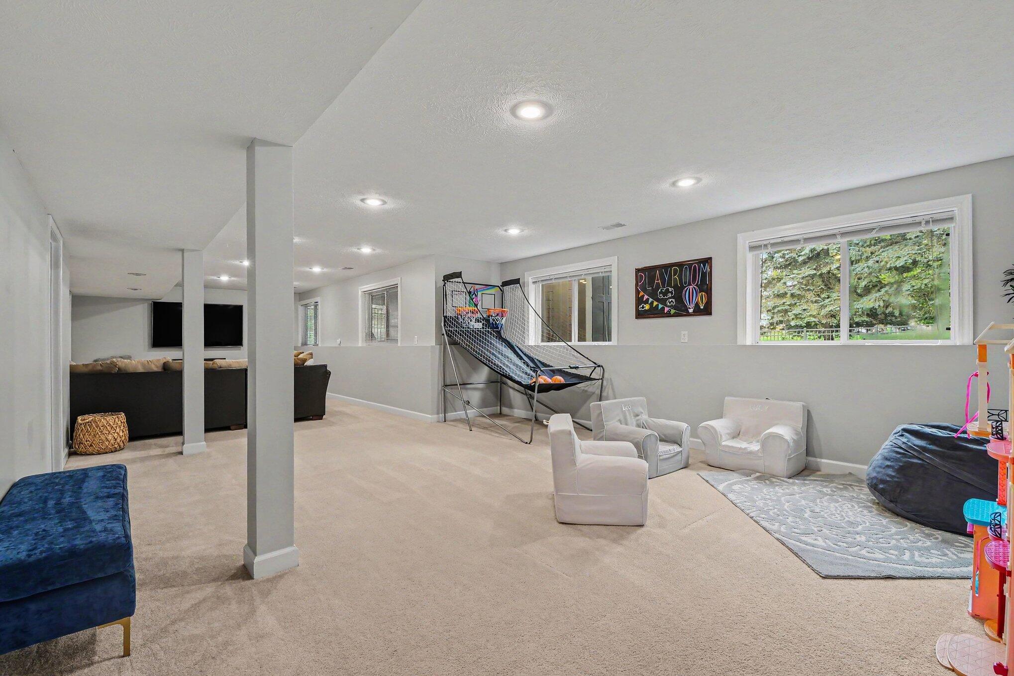 1219 Stoneshire Drive SE Grand Rapids MI 49546