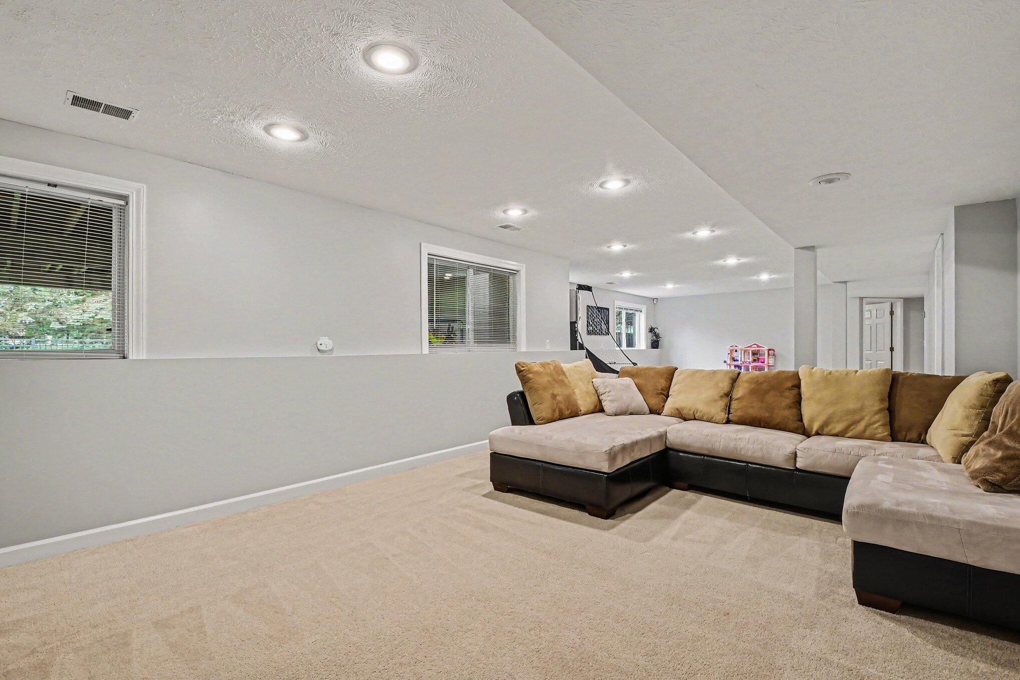 1219 Stoneshire Drive SE Grand Rapids MI 49546