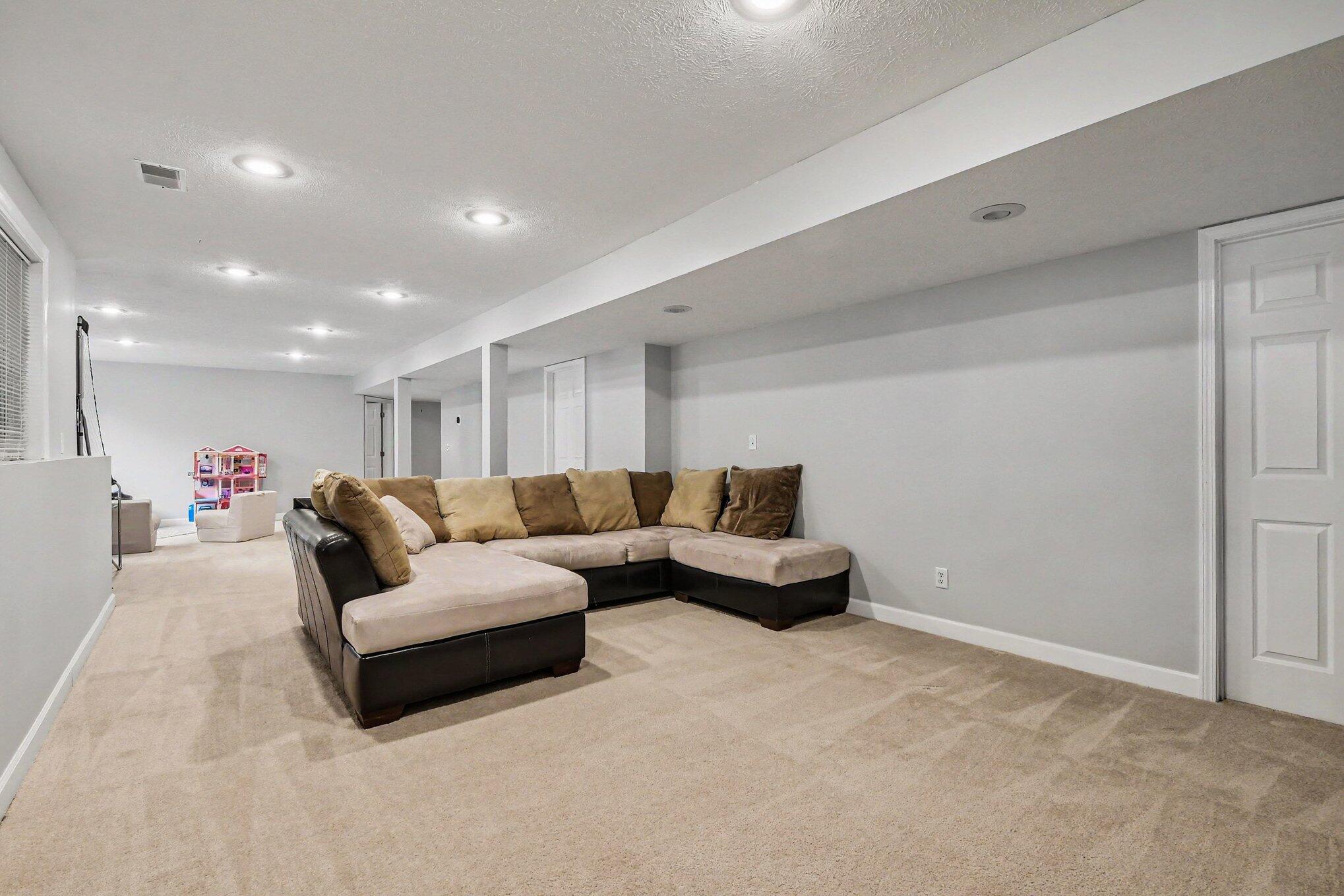 1219 Stoneshire Drive SE Grand Rapids MI 49546