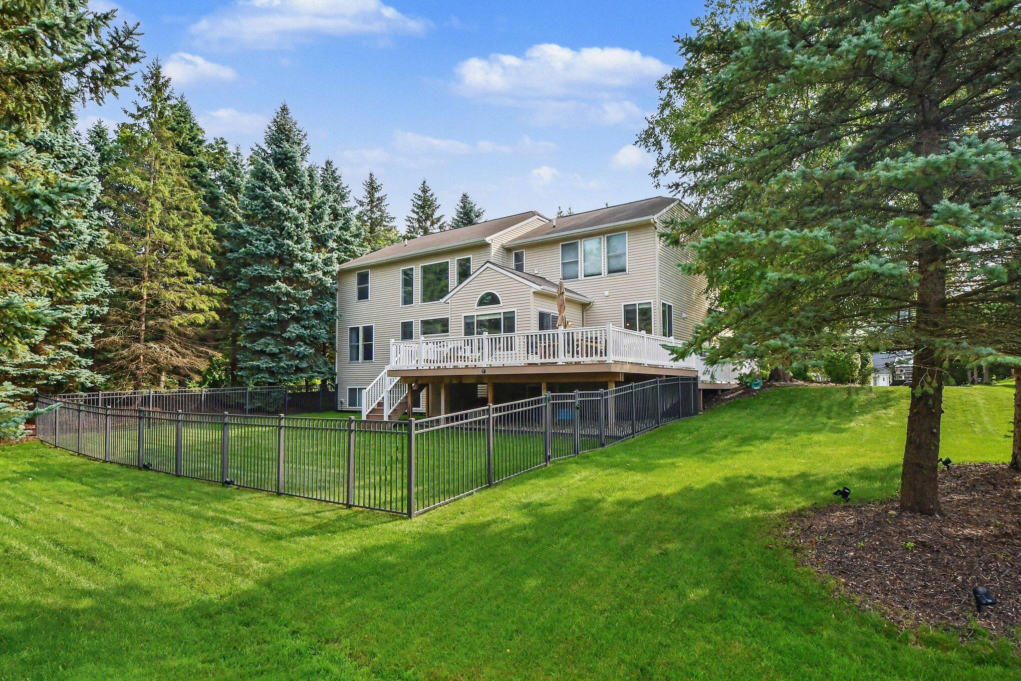 1219 Stoneshire Drive SE Grand Rapids MI 49546