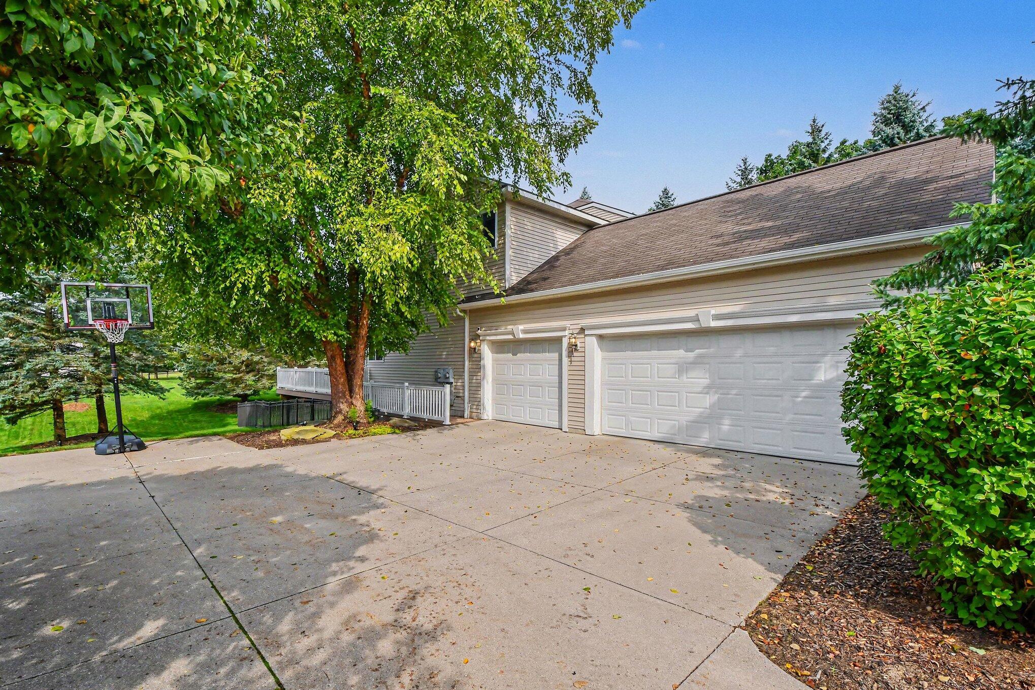 1219 Stoneshire Drive SE Grand Rapids MI 49546