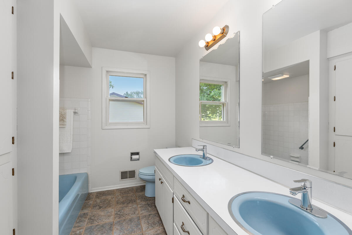 13885 Windemere Drive NW Grand Rapids MI 49534