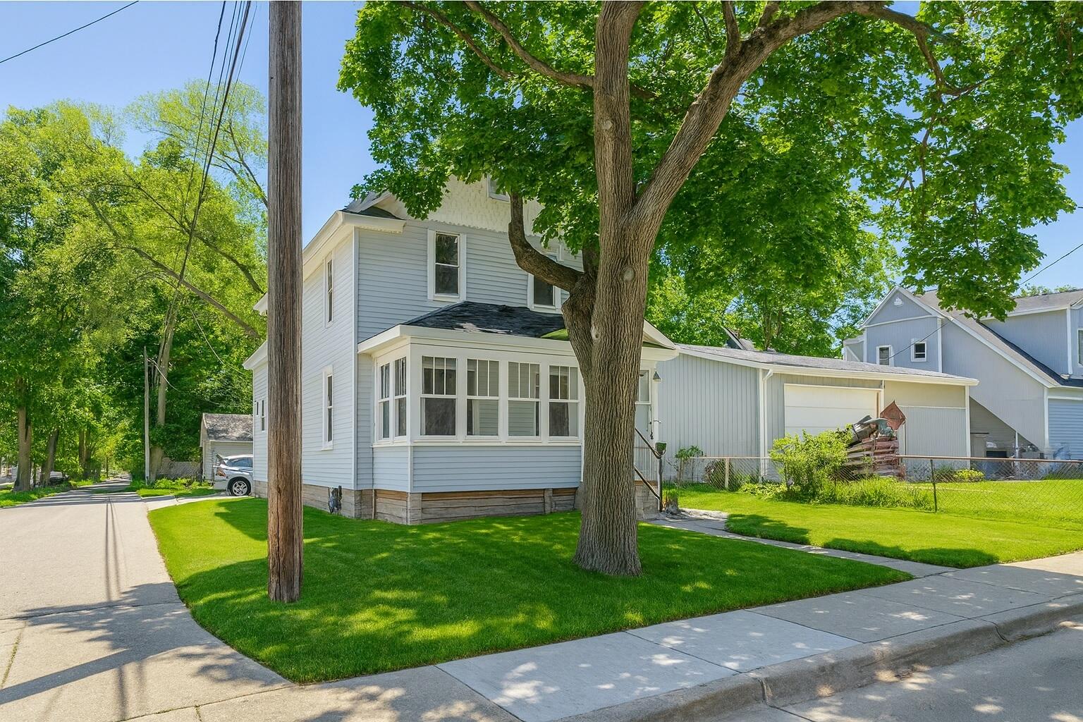 1517 James Street Kalamazoo MI 49001