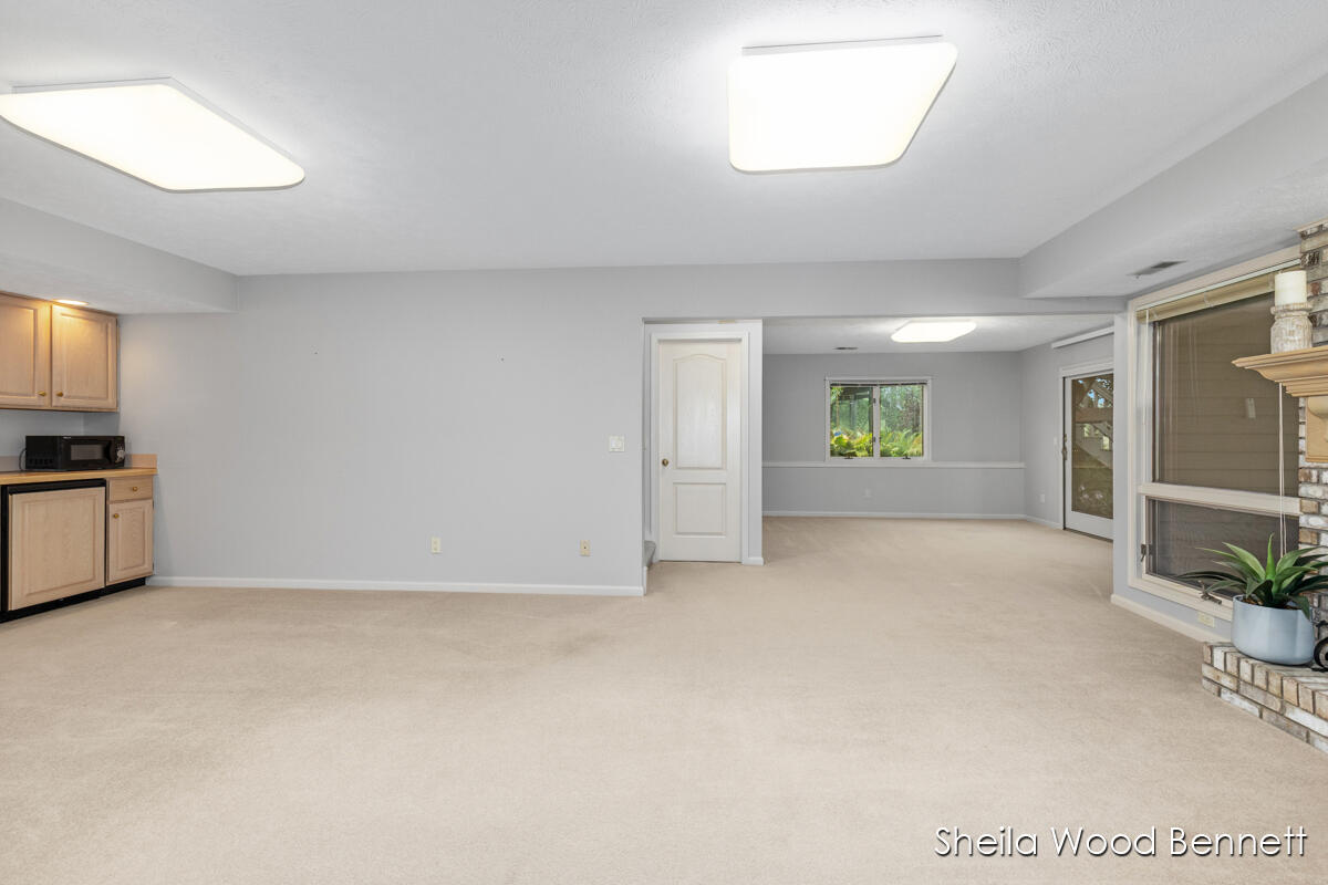 7023 Camelback Drive NE Rockford MI 49341