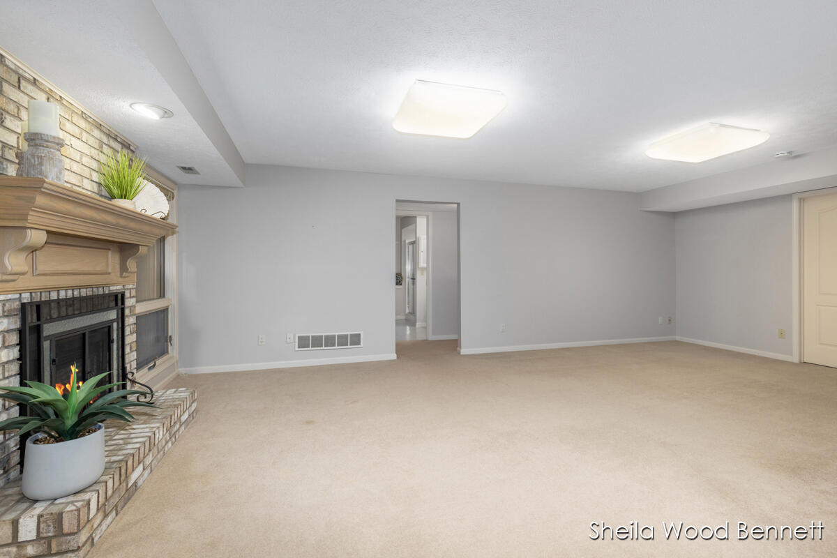 7023 Camelback Drive NE Rockford MI 49341