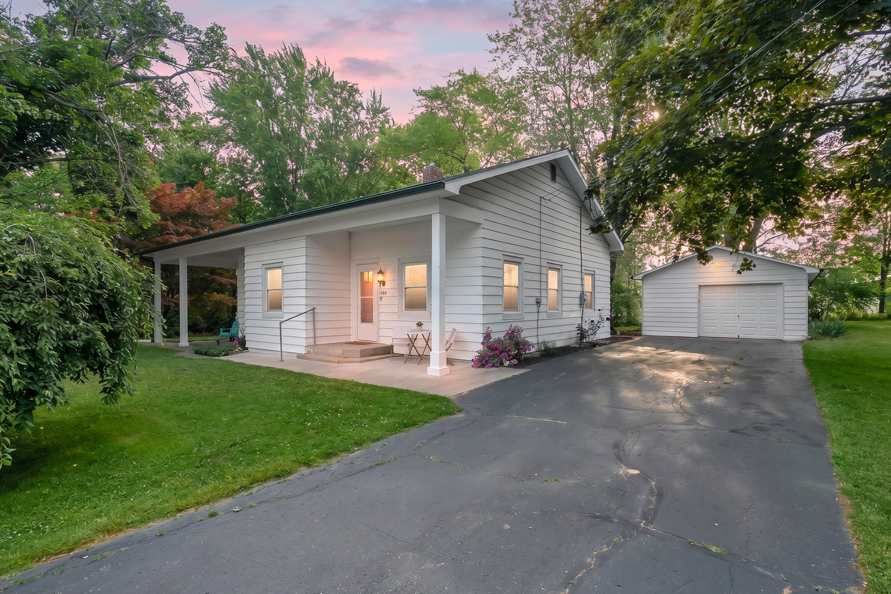 Coloma MI, 205 Sassafras Street