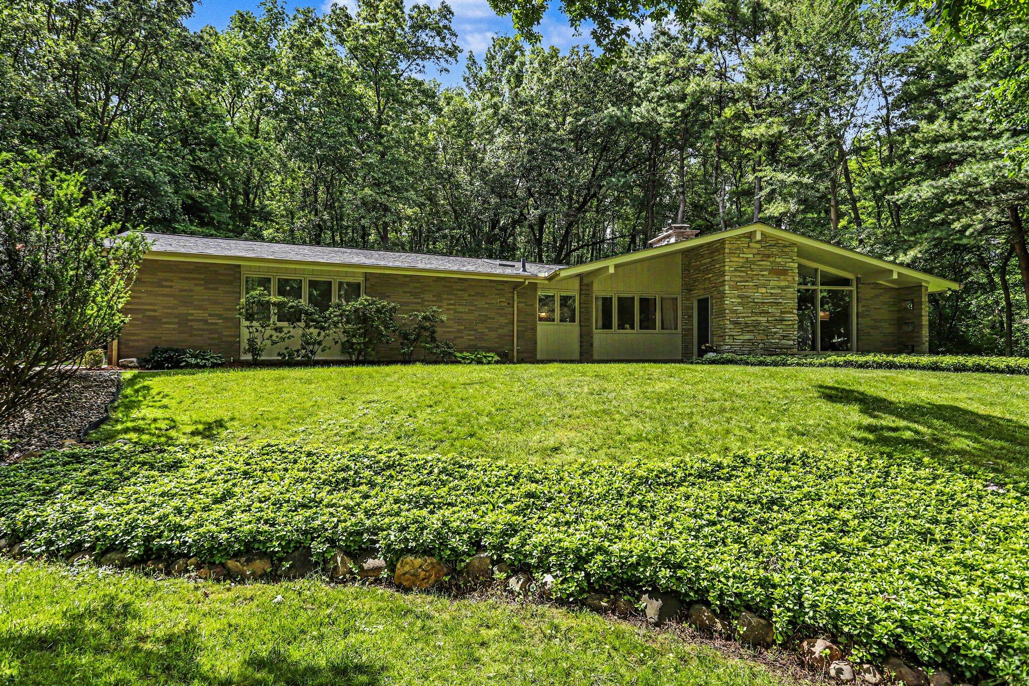 6028 Manorwood Drive Kalamazoo MI 49009