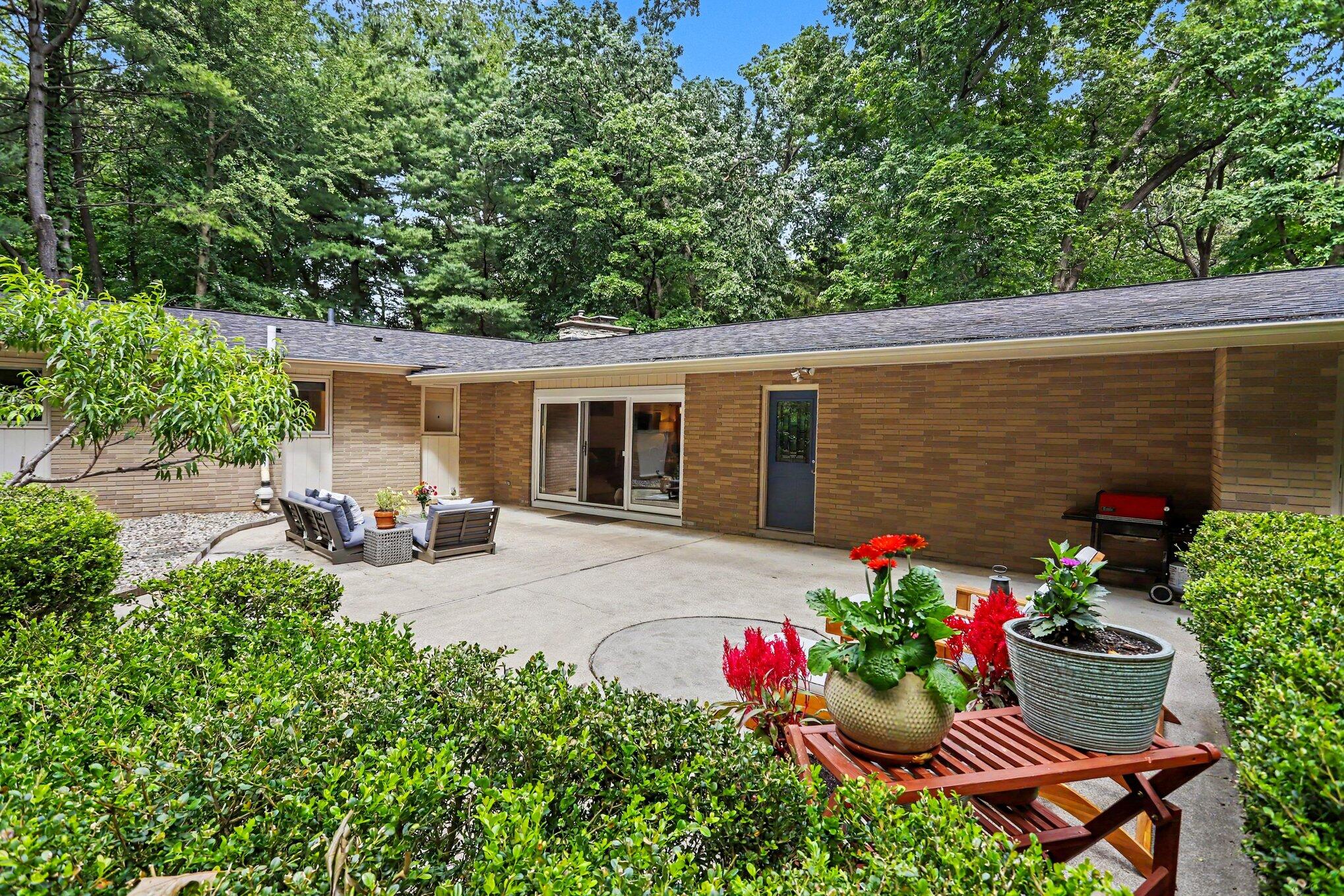 6028 Manorwood Drive Kalamazoo MI 49009