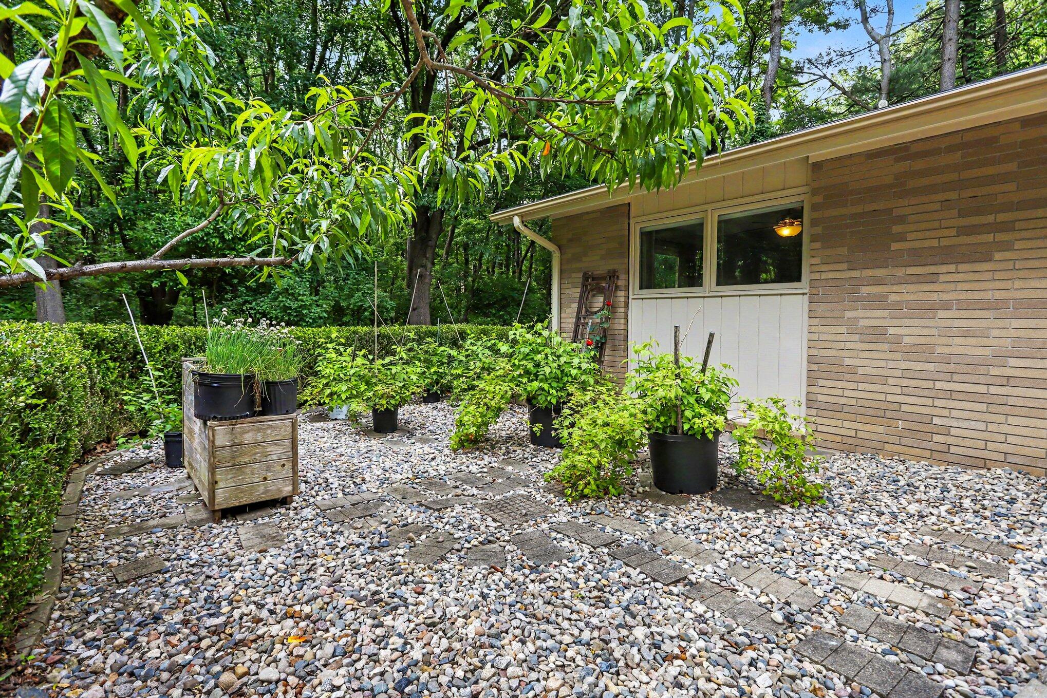 6028 Manorwood Drive Kalamazoo MI 49009