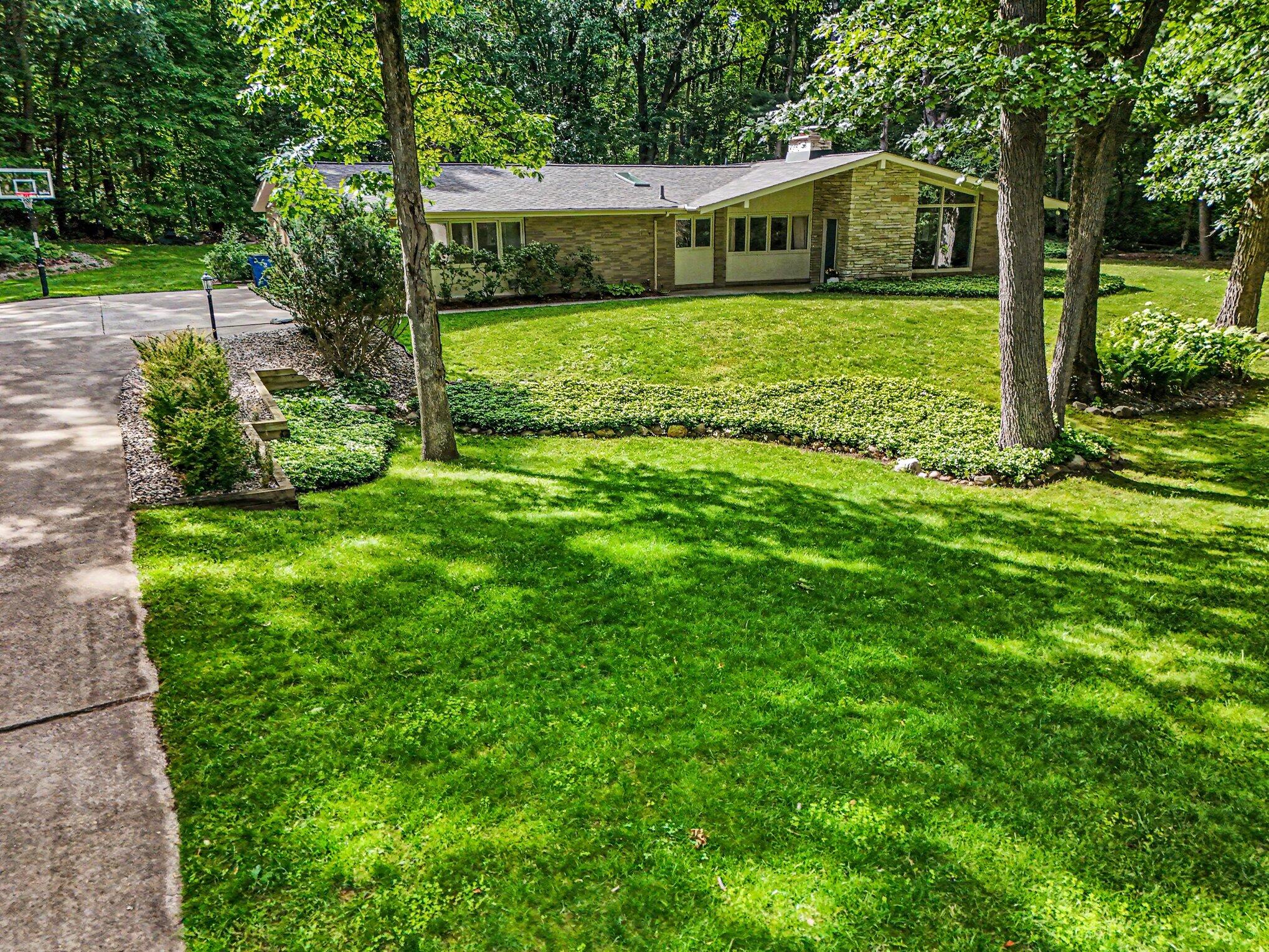 6028 Manorwood Drive Kalamazoo MI 49009