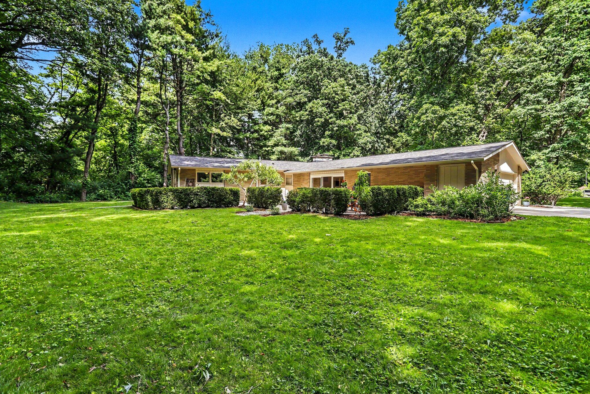 6028 Manorwood Drive Kalamazoo MI 49009