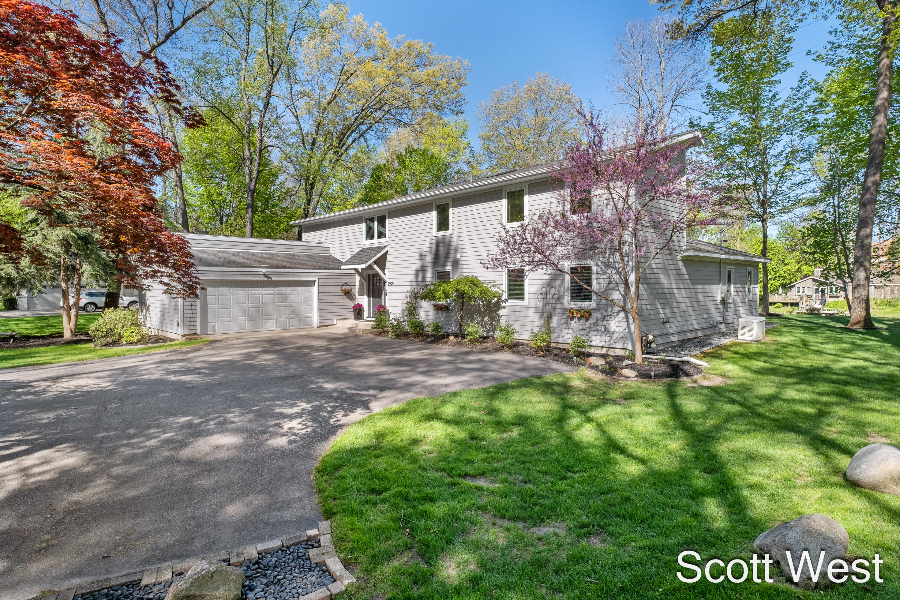 2909 Cascade Springs Drive SE Grand Rapids MI 49546