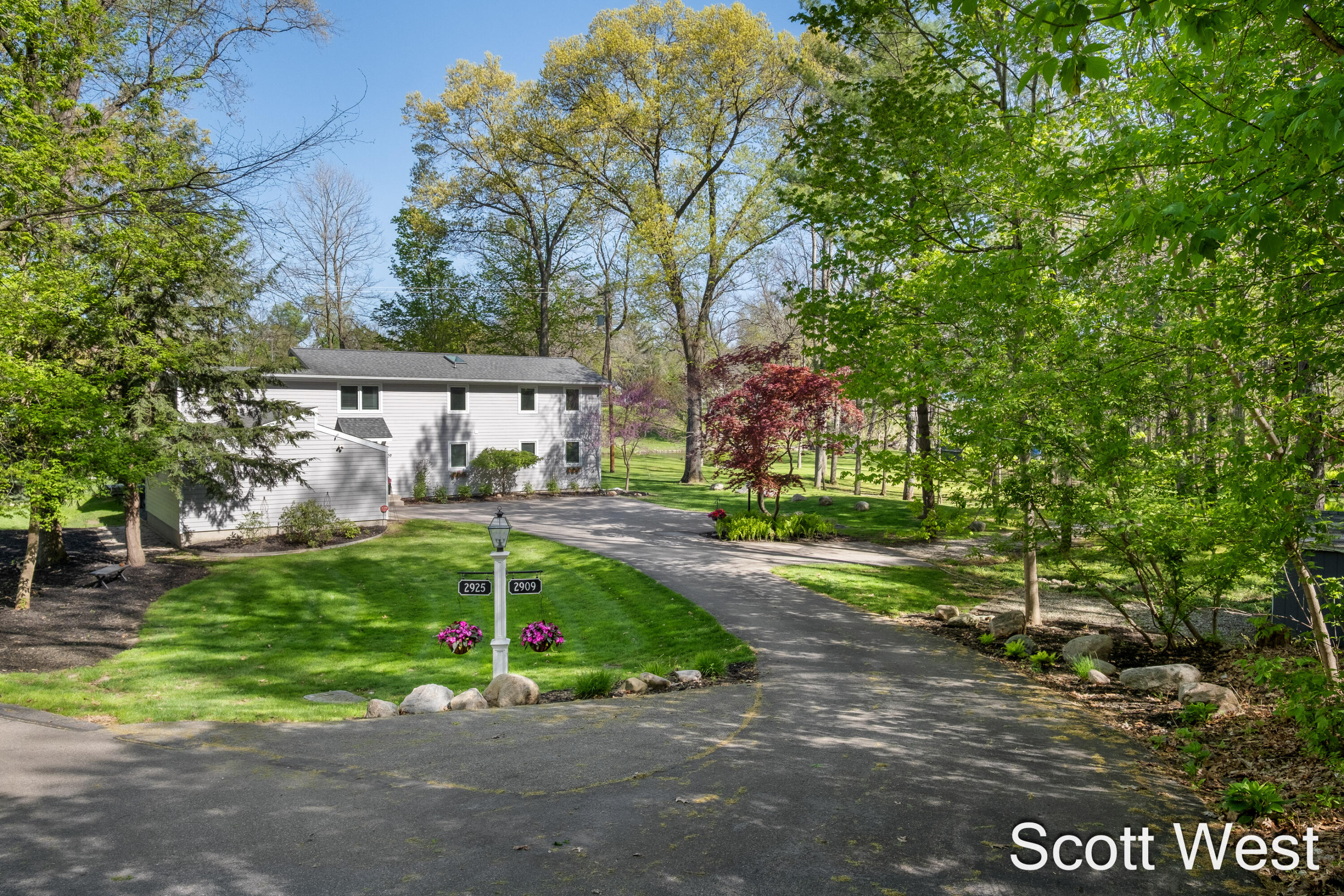 2909 Cascade Springs Drive SE Grand Rapids MI 49546