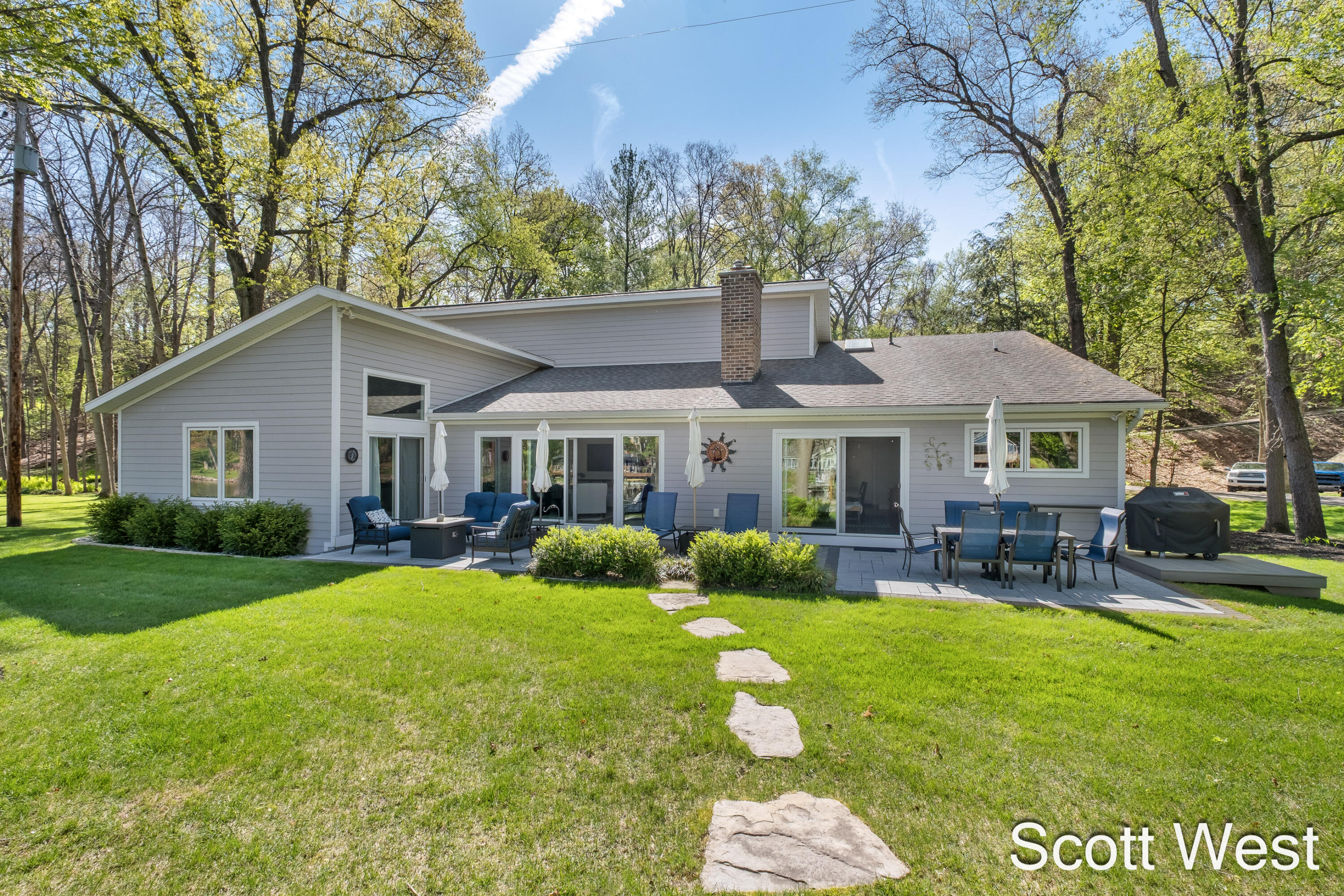 2909 Cascade Springs Drive SE Grand Rapids MI 49546