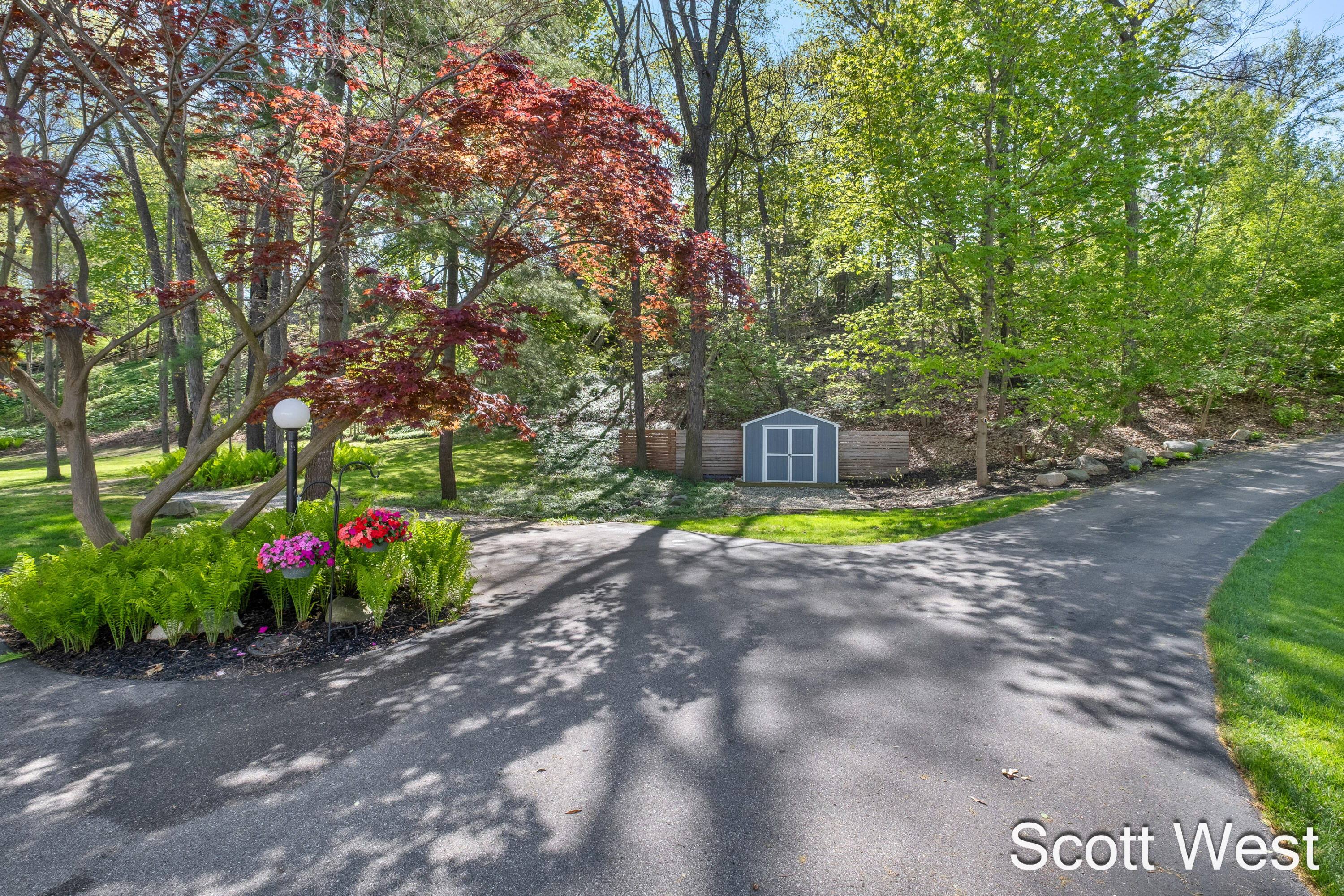 2909 Cascade Springs Drive SE Grand Rapids MI 49546