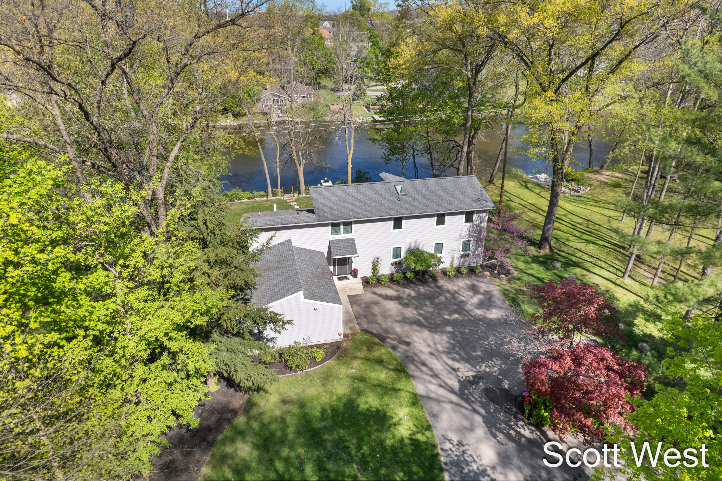 2909 Cascade Springs Drive SE Grand Rapids MI 49546