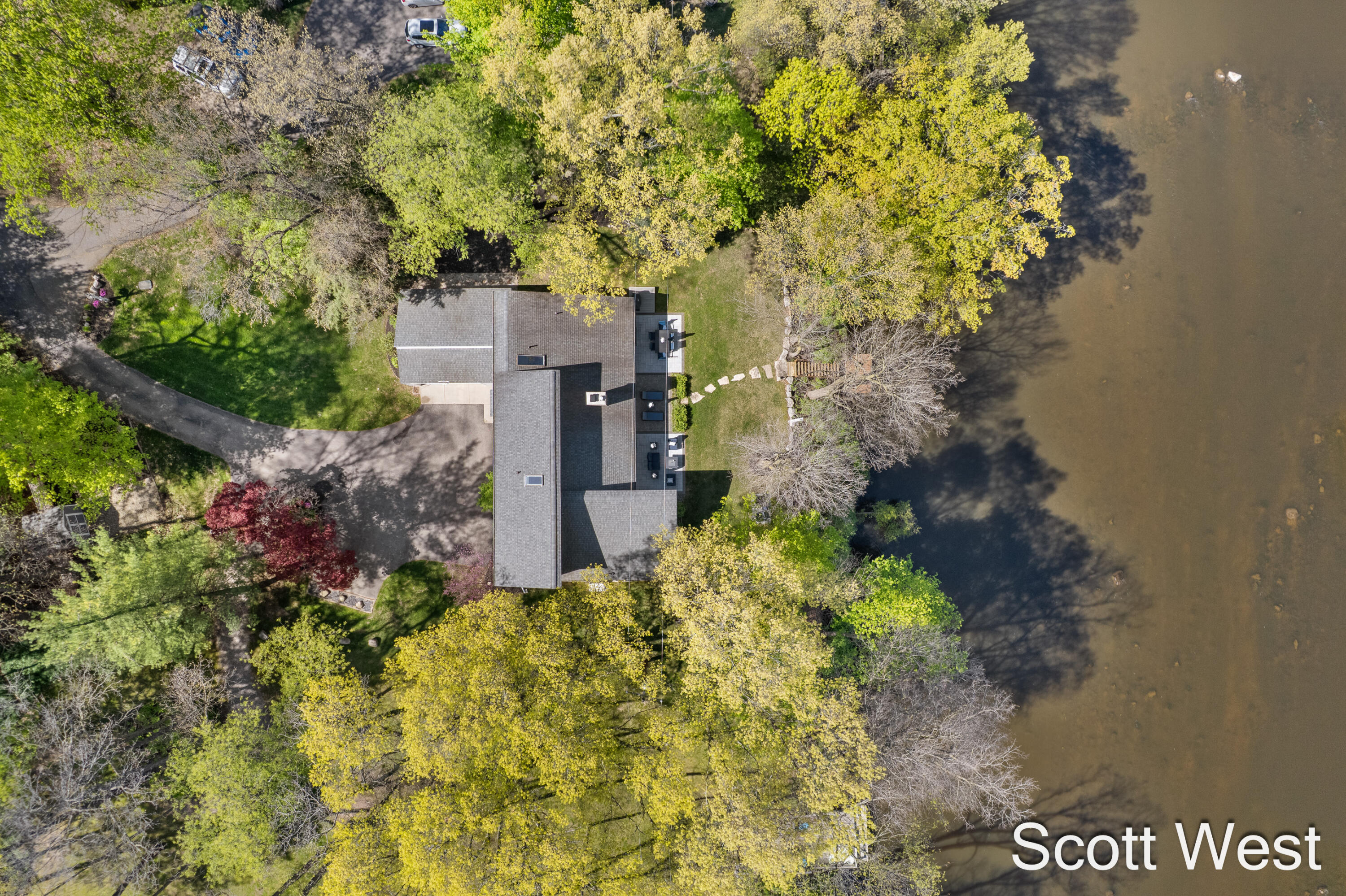 2909 Cascade Springs Drive SE Grand Rapids MI 49546