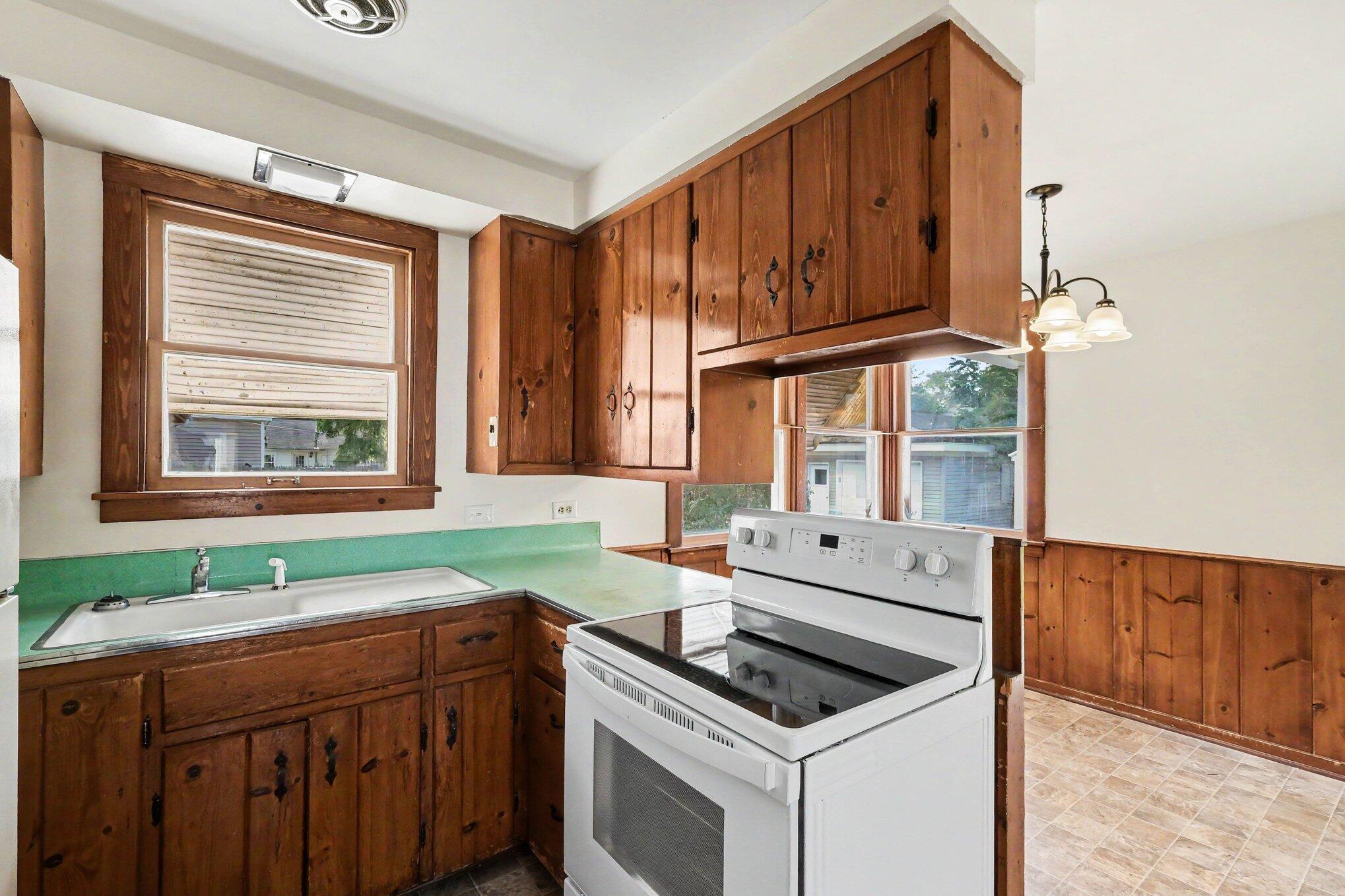 360 W 18th Street Holland MI 49423
