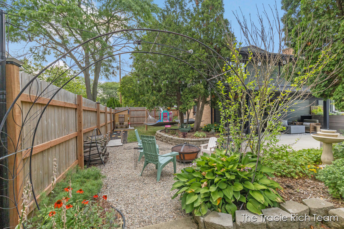 2184 Woodcliff Avenue SE Grand Rapids MI 49546
