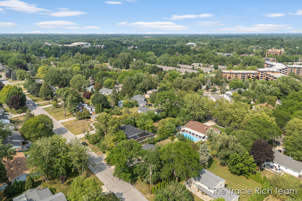 2184 Woodcliff Avenue SE Grand Rapids MI 49546