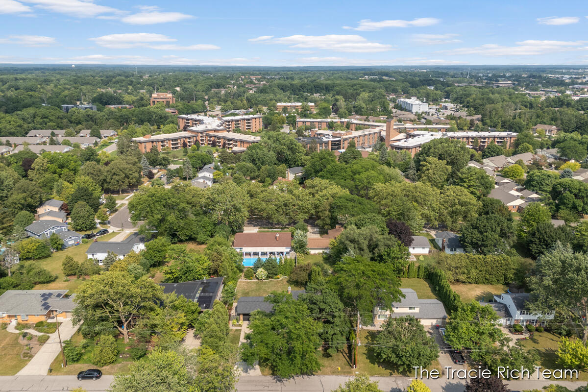 2184 Woodcliff Avenue SE Grand Rapids MI 49546