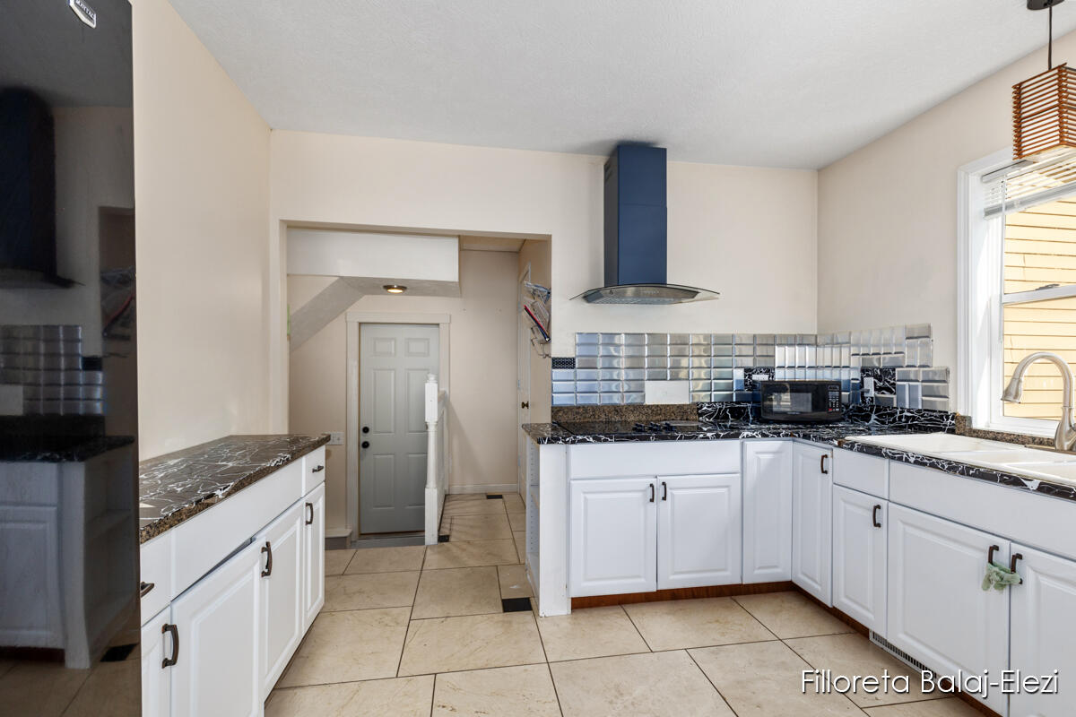 104 Colrain Street SE Grand Rapids MI 49548