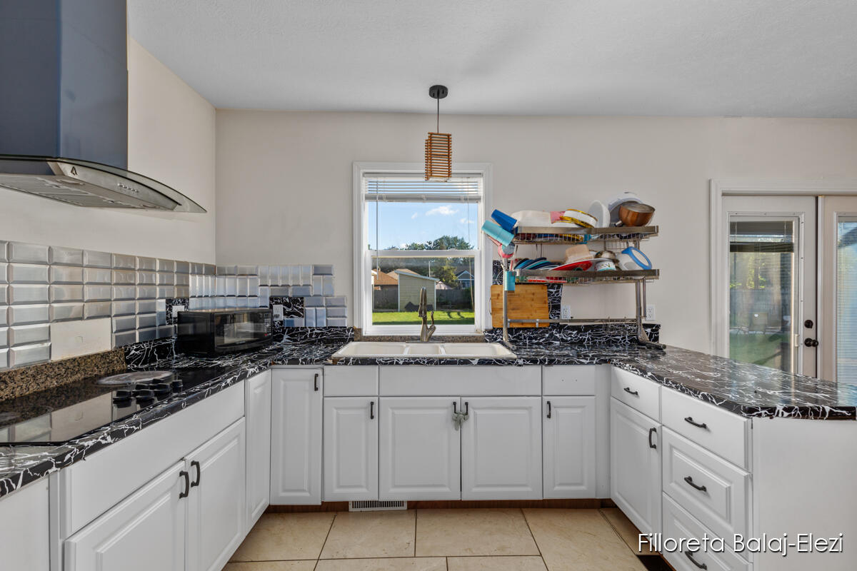 104 Colrain Street SE Grand Rapids MI 49548