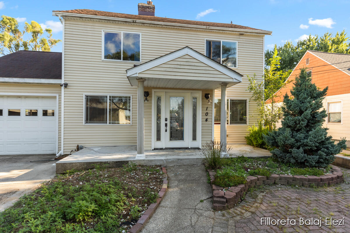 104 Colrain Street SE Grand Rapids MI 49548