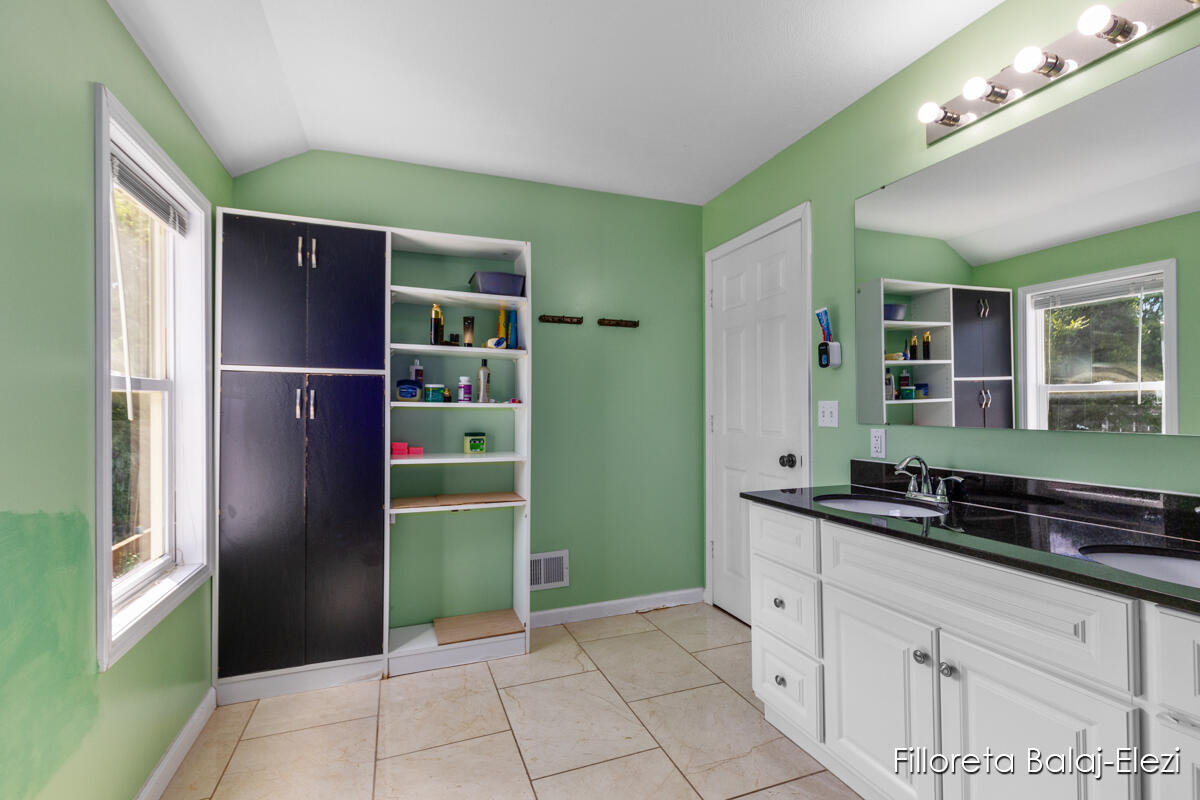 104 Colrain Street SE Grand Rapids MI 49548