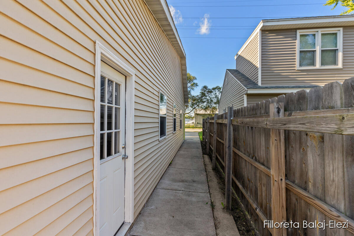104 Colrain Street SE Grand Rapids MI 49548