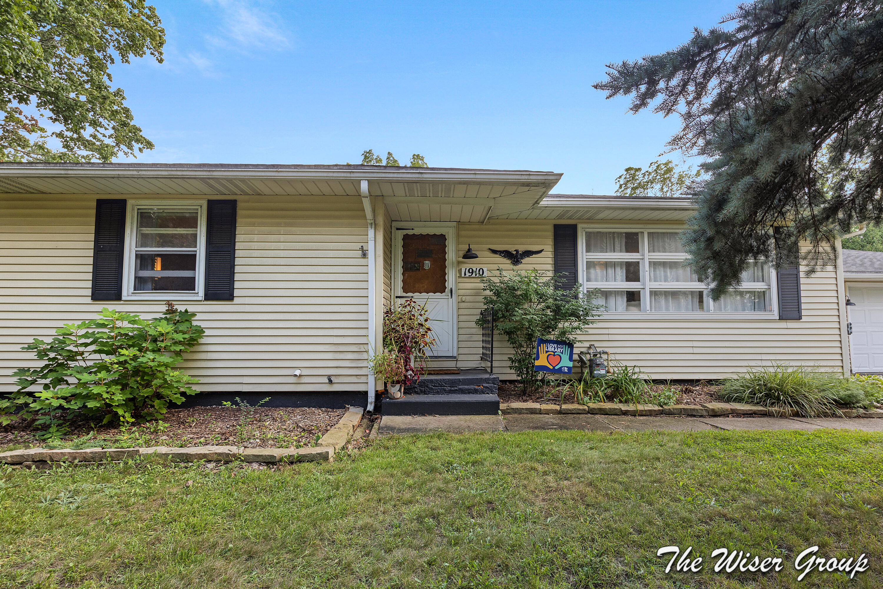 1910 Knapp Street NE Grand Rapids MI 49505