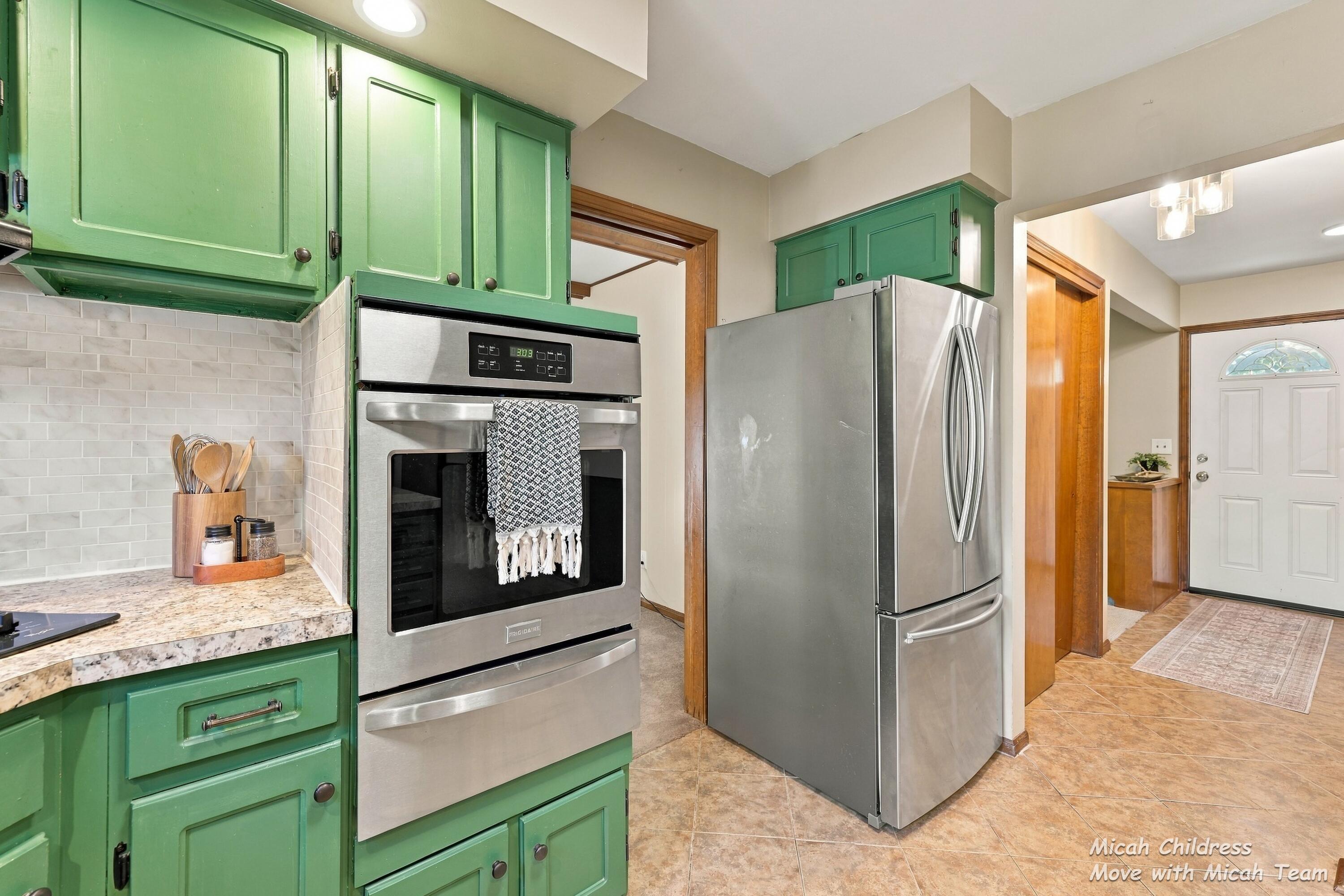 2016 Edgewood Avenue SE Grand Rapids MI 49546