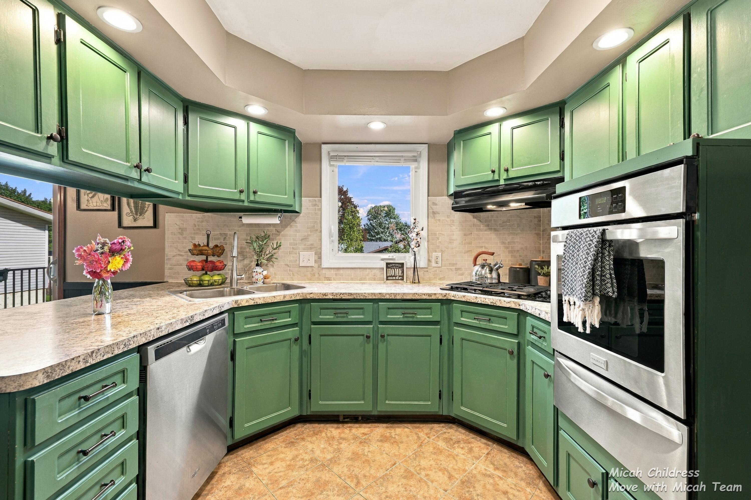 2016 Edgewood Avenue SE Grand Rapids MI 49546