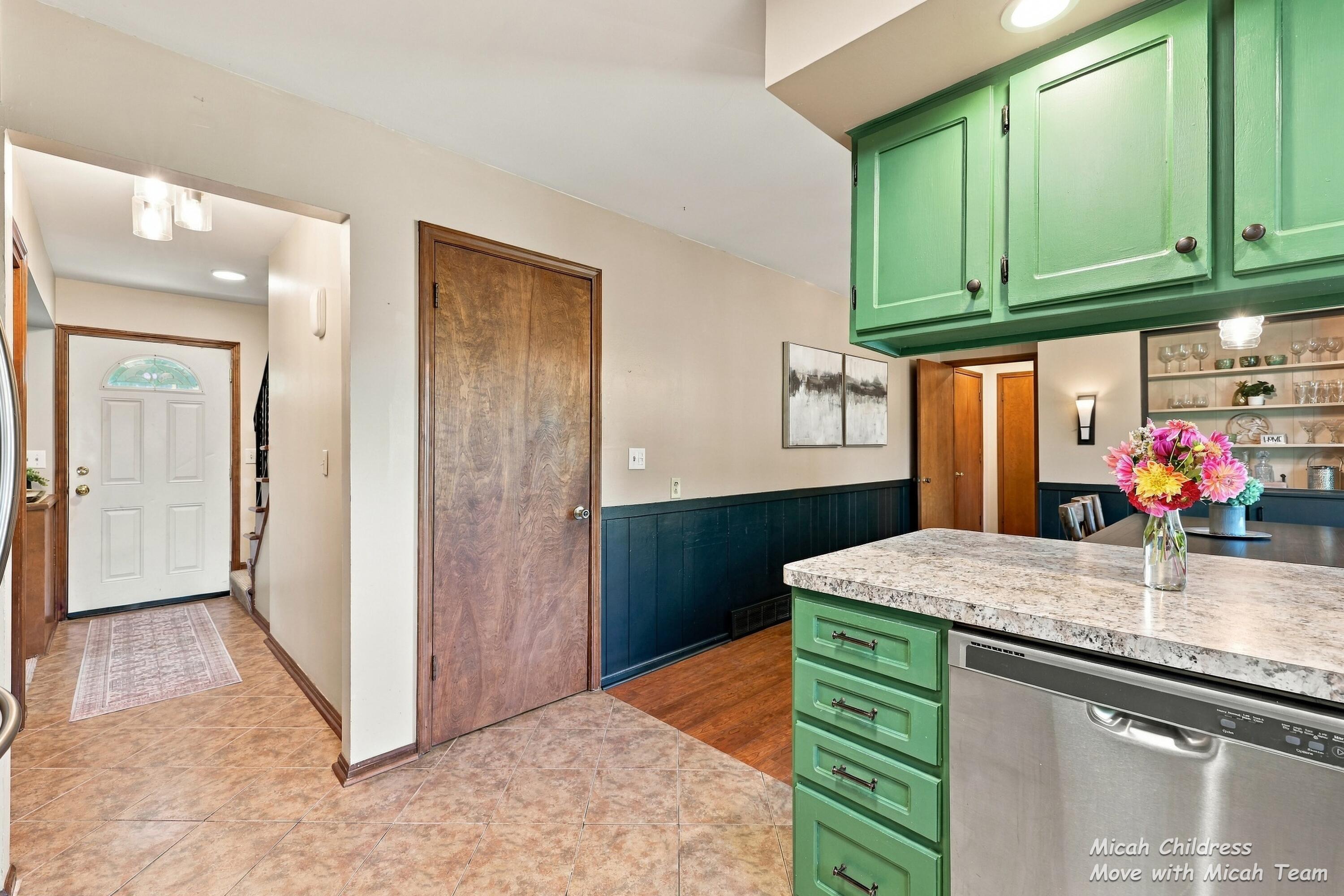 2016 Edgewood Avenue SE Grand Rapids MI 49546